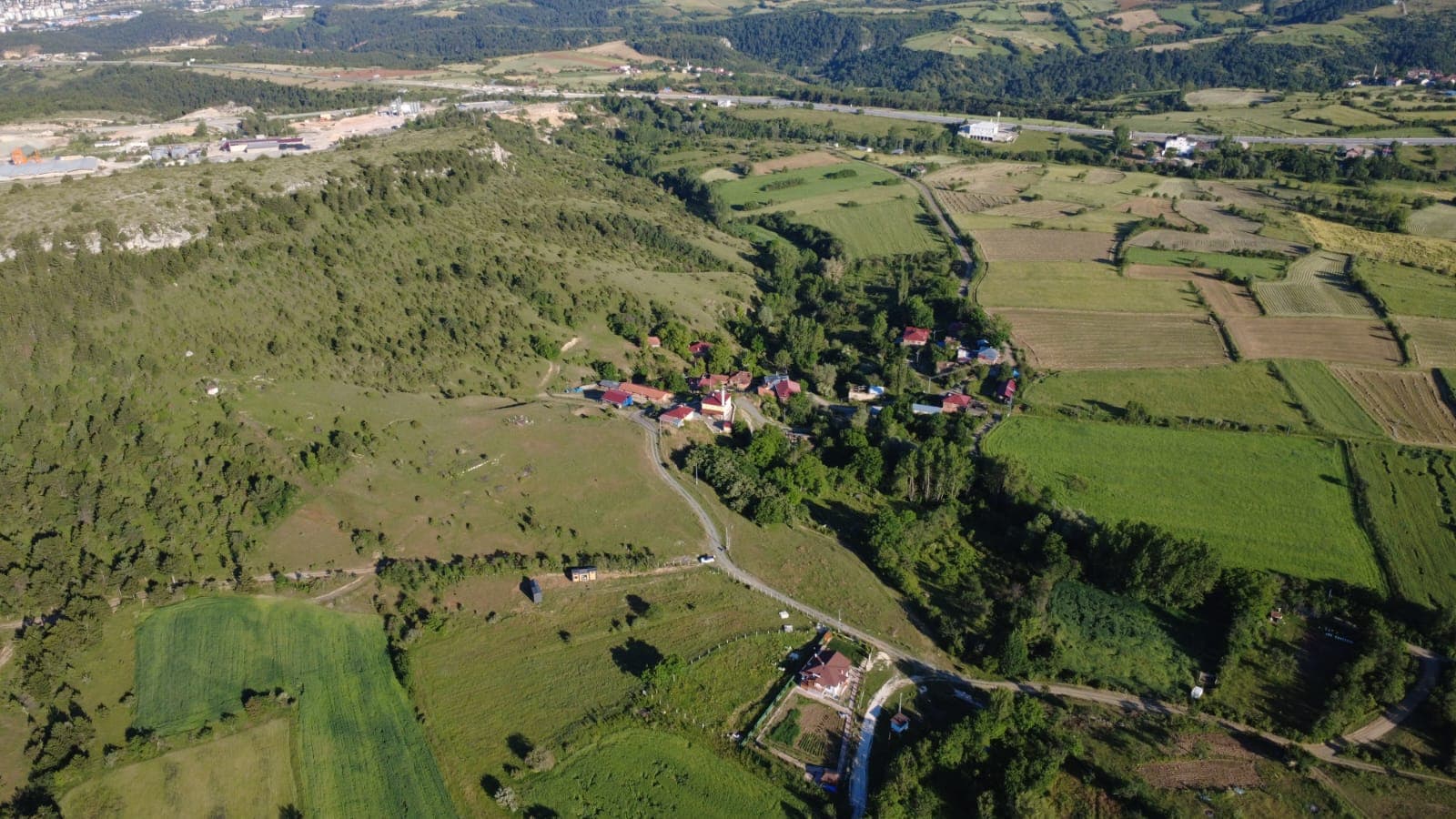 Kastamonu Merkez Çerçi Köyü’nde 9.136 m² Satılık 2 Bitişik Parsel