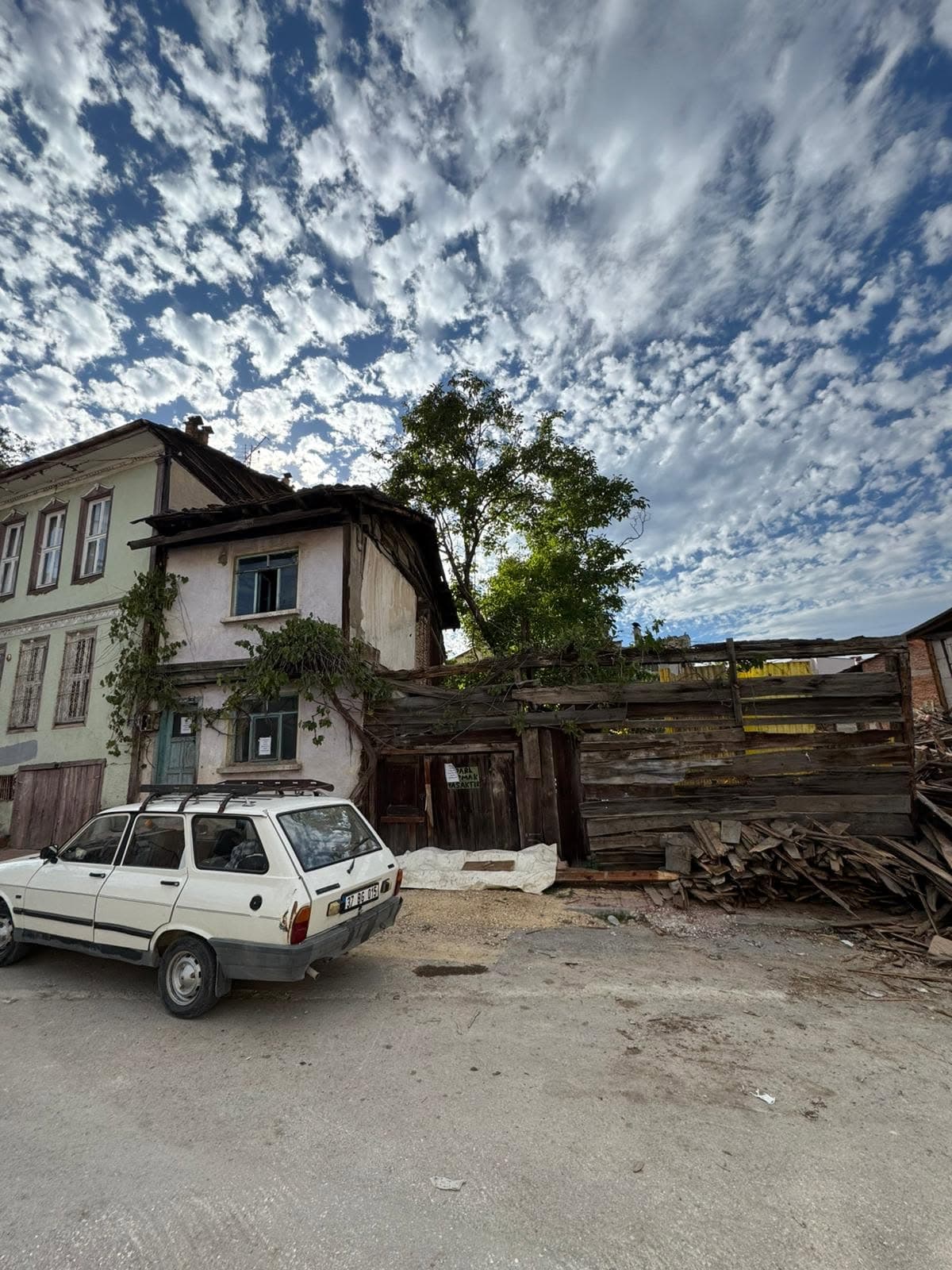 Aktekke Mahallesi Satılık 4 Kat İmarlı 240 M2 Bahçeli Ev Ve Arsası