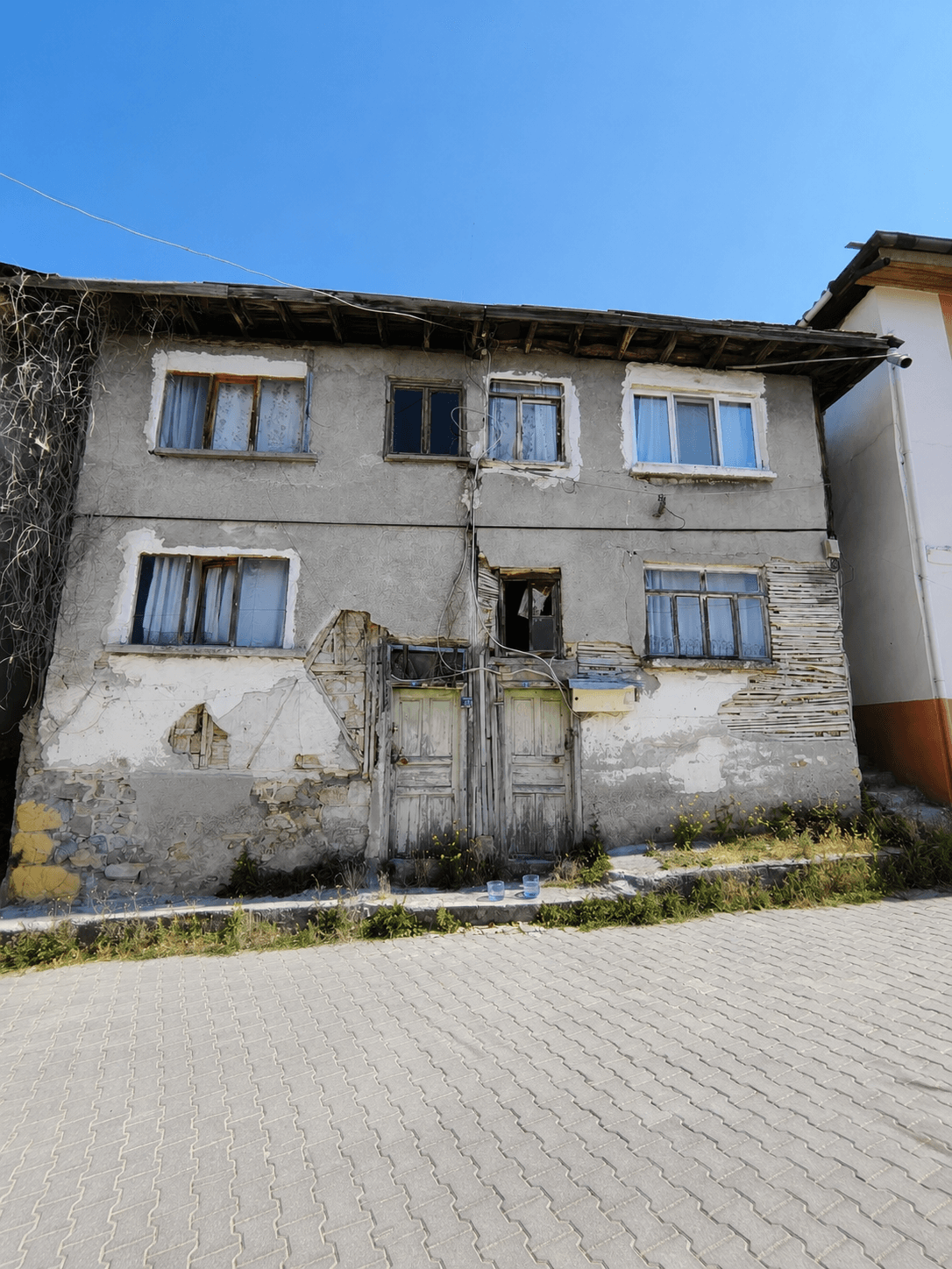İsfendiyar Mahallesi Satılık 150 M² Bahçeli Ev Ve Arsası